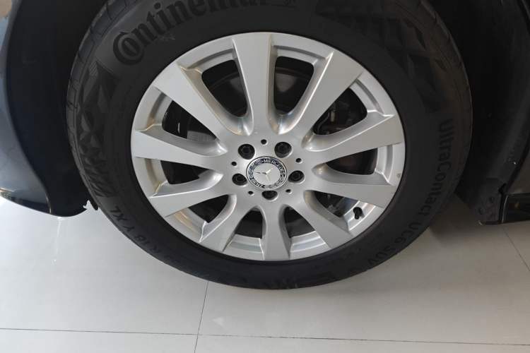 Used Mercedes-Benz R-Class 2015 R 320 4MATIC Luxury Model Exterior 3