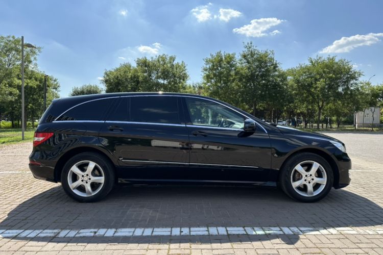Used Mercedes-Benz R-Class 2015 R 320 4MATIC Luxury Model Exterior 3