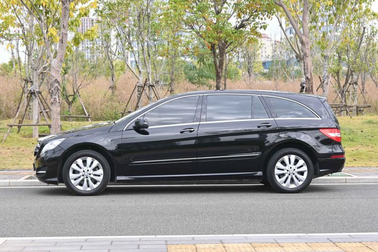 Used Mercedes-Benz R-Class 2015 R 400 4MATIC Luxury Model Exterior 3