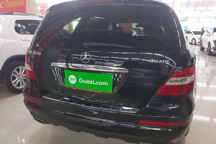 Used Mercedes-Benz R-Class 2015 R 320 4MATIC Luxury Model Exterior 4