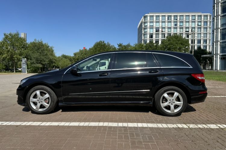 Used Mercedes-Benz R-Class 2015 R 320 4MATIC Luxury Model Exterior 4