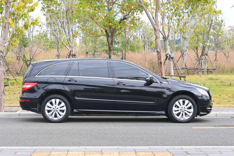 Used Mercedes-Benz R-Class 2015 R 400 4MATIC Luxury Model Exterior 4