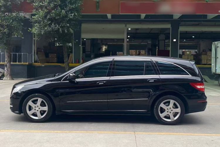 Used Mercedes-Benz R-Class 2015 R 320 4MATIC Luxury Model Exterior 5