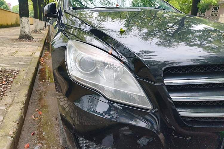 Used Mercedes-Benz R-Class 2015 R 320 4MATIC Luxury Model Exterior 6