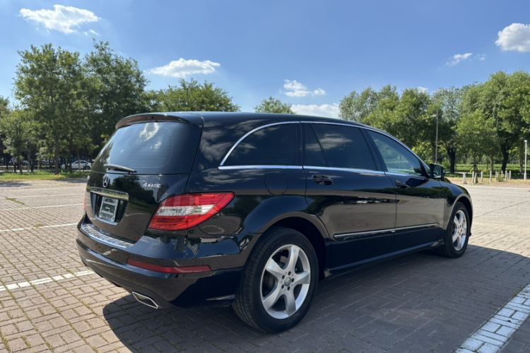 Used Mercedes-Benz R-Class 2015 R 320 4MATIC Luxury Model Exterior 7