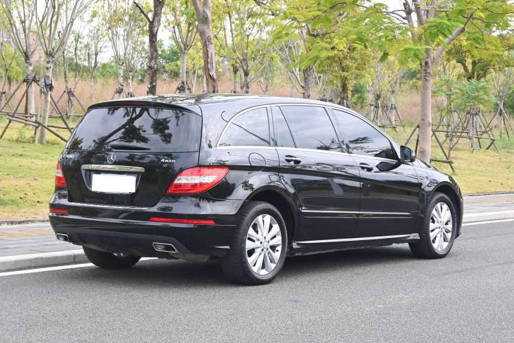 Used Mercedes-Benz R-Class 2015 R 400 4MATIC Luxury Model Exterior 7