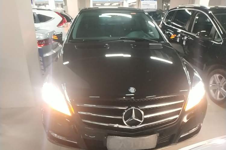 Used Mercedes-Benz R-Class 2015 R 320 4MATIC Luxury Model Front