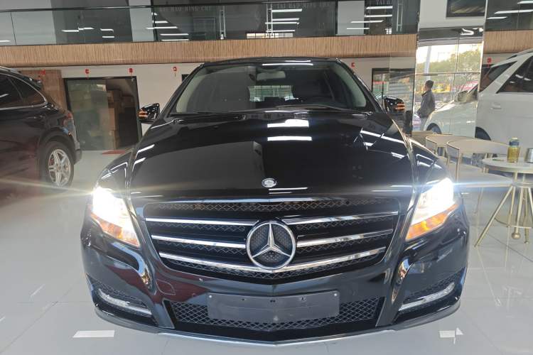 Used Mercedes-Benz R-Class 2015 R 320 4MATIC Luxury Model Front
