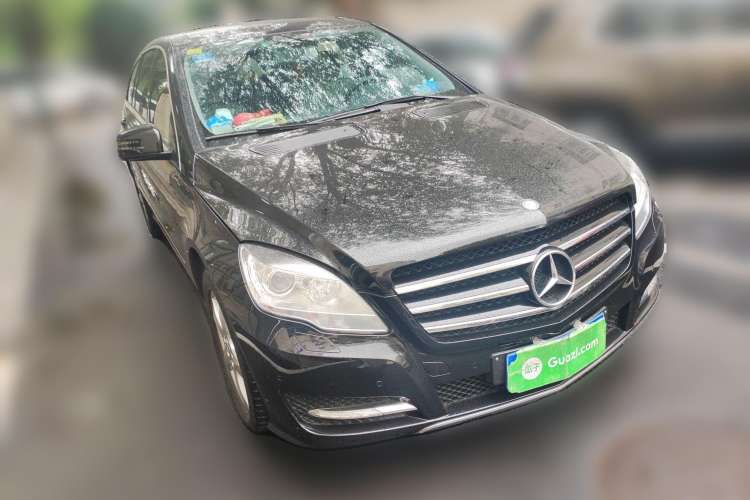 Used Mercedes-Benz R-Class 2015 R 320 4MATIC Luxury Model Front Right 45 Deg