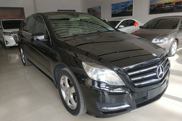 Used Mercedes-Benz R-Class 2015 R 320 4MATIC Luxury Model Front Right 45 Deg