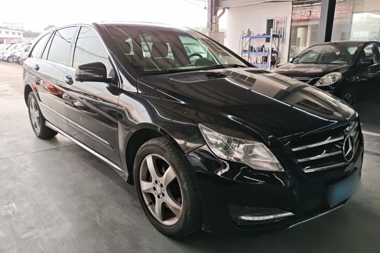 Used Mercedes-Benz R-Class 2015 R 320 4MATIC Luxury Model Front Right 45 Deg