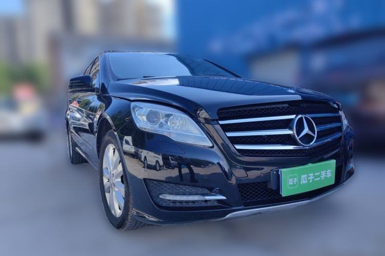 Used Mercedes-Benz R-Class 2015 R 400 4MATIC Luxury Model Front Right 45 Deg