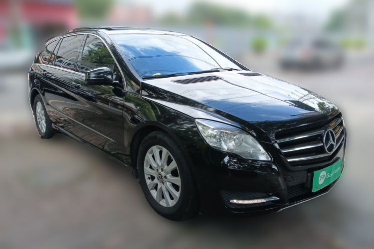 Used Mercedes-Benz R-Class 2015 R 320 4MATIC Luxury Model Front Right 45 Deg