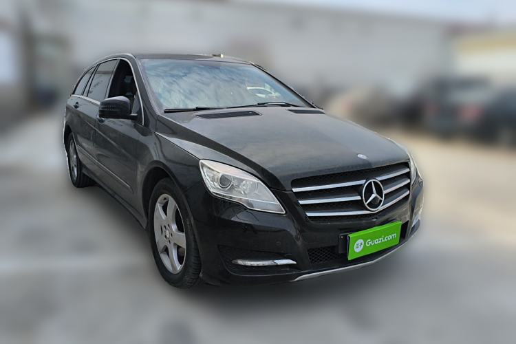 Used Mercedes-Benz R-Class 2015 R 320 4MATIC Luxury Model Front Right 45 Deg
