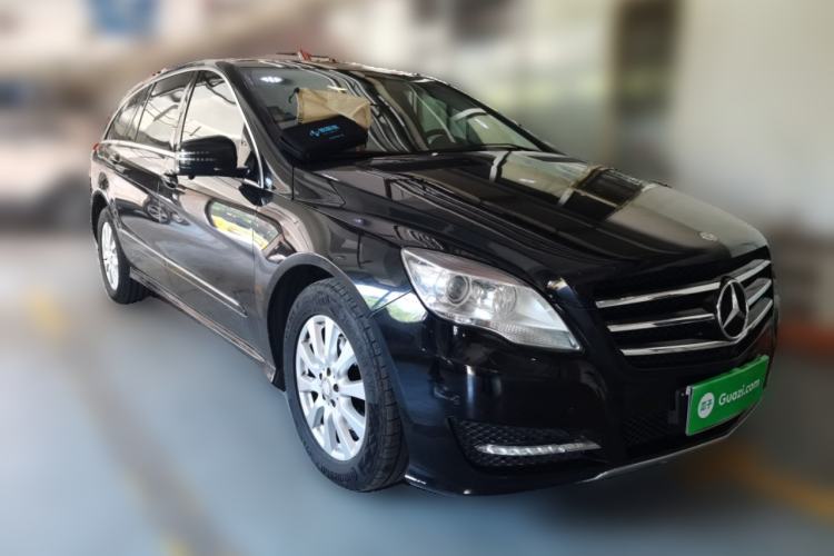 Used Mercedes-Benz R-Class 2015 R 320 4MATIC Luxury Model Front Right 45 Deg
