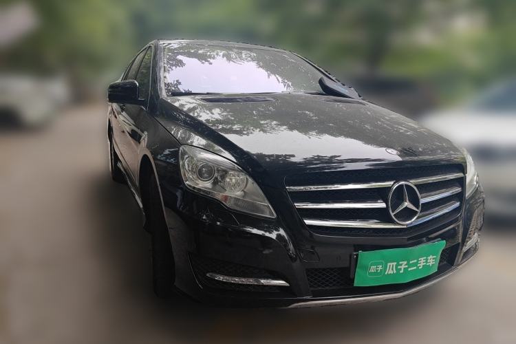 Used Mercedes-Benz R-Class 2015 R 320 4MATIC Luxury Model Front Right 45 Deg