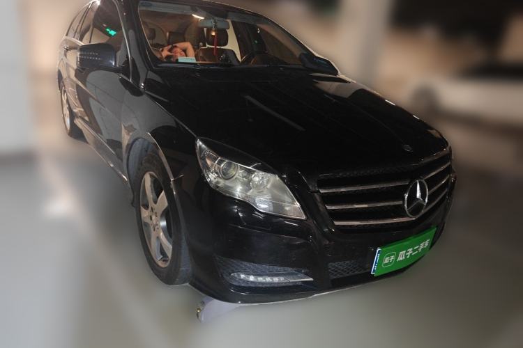 Used Mercedes-Benz R-Class 2015 R 400 4MATIC Business Model Front Right 45 Deg