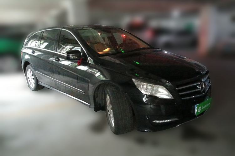Used Mercedes-Benz R-Class 2015 R 320 4MATIC Luxury Model Front Right 45 Deg