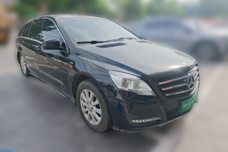 Used Mercedes-Benz R-Class 2015 R 320 4MATIC Luxury Model Front Right 45 Deg