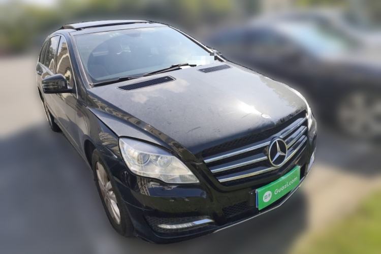 Used Mercedes-Benz R-Class 2015 R 400 4MATIC Luxury Model Front Right 45 Deg
