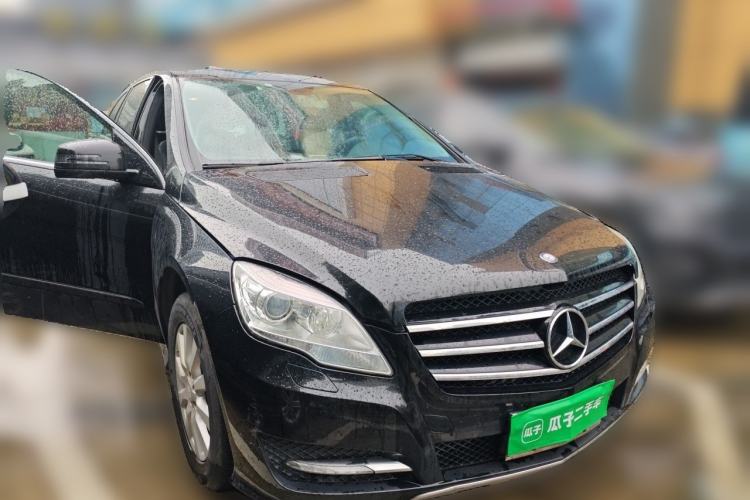 Used Mercedes-Benz R-Class 2015 R 320 4MATIC Luxury Model Front Right 45 Deg
