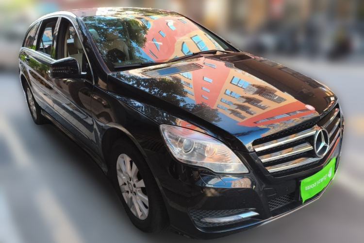 Used Mercedes-Benz R-Class 2015 R 320 4MATIC Luxury Model Front Right 45 Deg