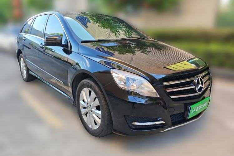 Used Mercedes-Benz R-Class 2015 R 400 4MATIC Luxury Model Front Right 45 Deg