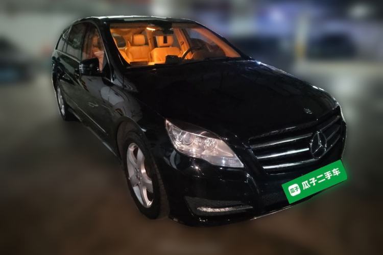 Used Mercedes-Benz R-Class 2015 R 320 4MATIC Luxury Model Front Right 45 Deg