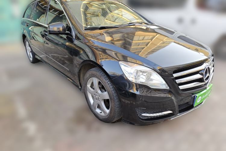 Used Mercedes-Benz R-Class 2015 R 320 4MATIC Luxury Model Front Right 45 Deg