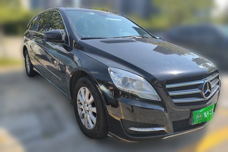 Used Mercedes-Benz R-Class 2015 R 320 4MATIC Luxury Model Front Right 45 Deg