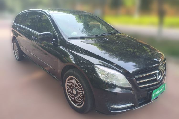 Used Mercedes-Benz R-Class 2015 R 320 4MATIC Luxury Model Front Right 45 Deg