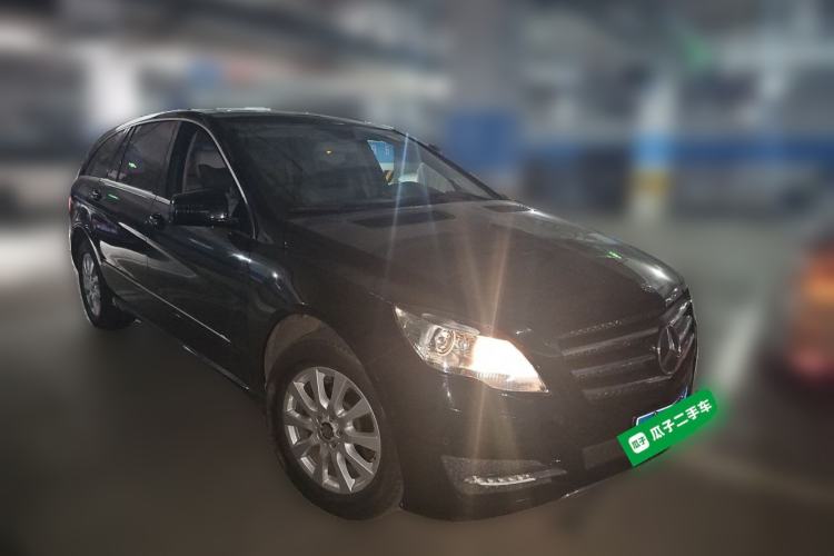 Used Mercedes-Benz R-Class 2015 R 320 4MATIC Luxury Model Front Right 45 Deg