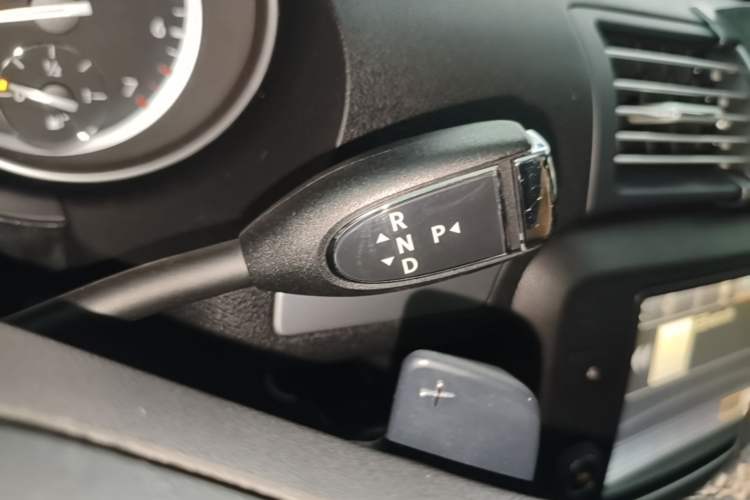 Used Mercedes-Benz R-Class 2015 R 320 4MATIC Luxury Model Gear Lever