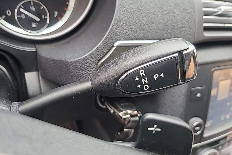 Used Mercedes-Benz R-Class 2015 R 400 4MATIC Business Model Gear Lever
