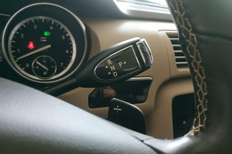 Used Mercedes-Benz R-Class 2015 R 320 4MATIC Luxury Model Gear Lever