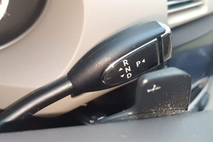 Used Mercedes-Benz R-Class 2015 R 320 4MATIC Luxury Model Gear Lever