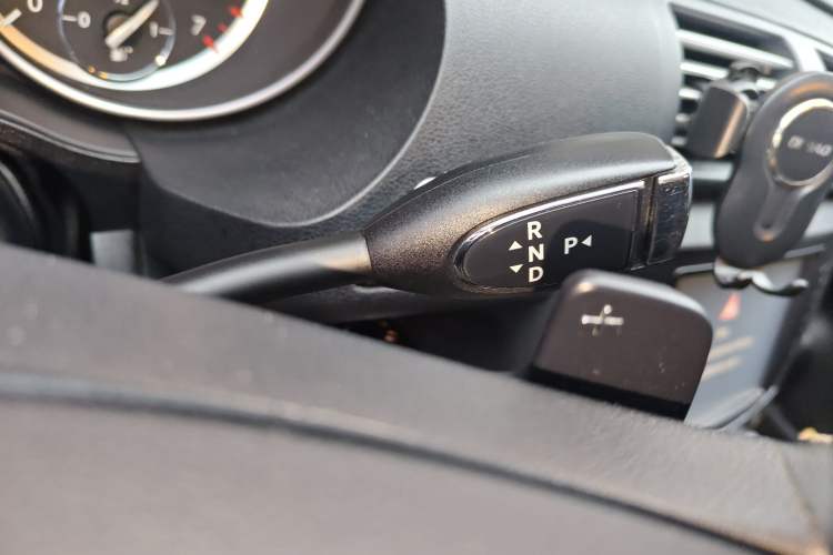 Used Mercedes-Benz R-Class 2015 R 400 4MATIC Business Model Gear Lever