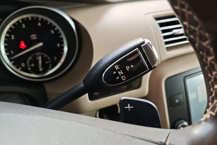 Used Mercedes-Benz R-Class 2015 R 320 4MATIC Luxury Model Gear Lever