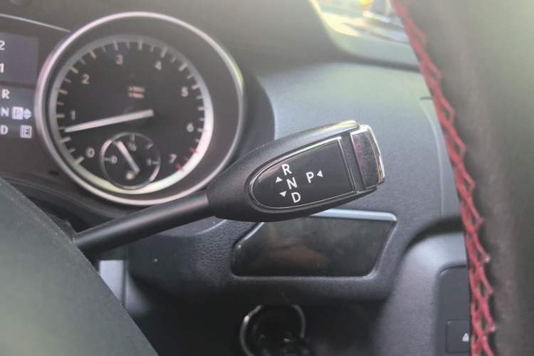 Used Mercedes-Benz R-Class 2015 R 400 4MATIC Business Model Gear Lever