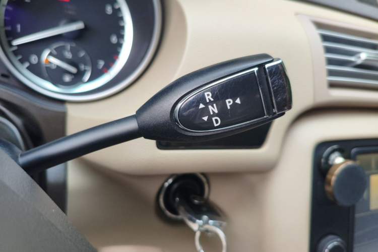 Used Mercedes-Benz R-Class 2015 R 320 4MATIC Luxury Model Gear Lever