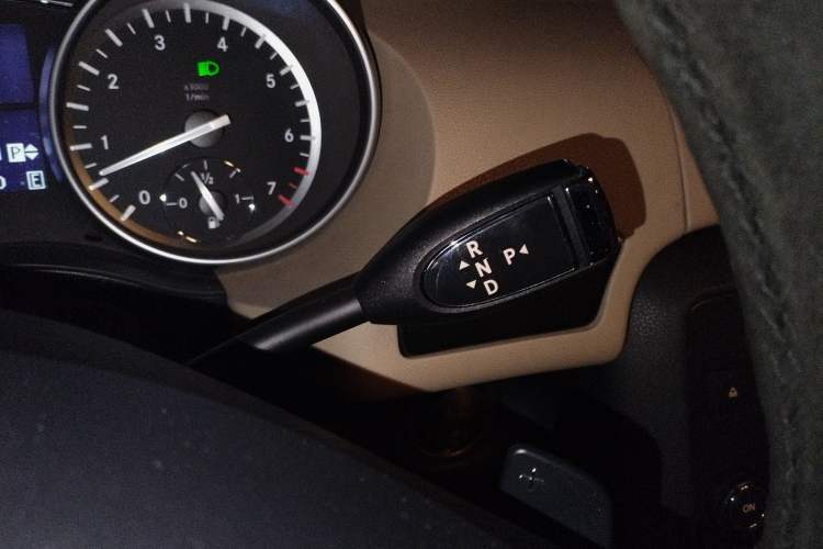 Used Mercedes-Benz R-Class 2015 R 400 4MATIC Luxury Model Gear Lever
