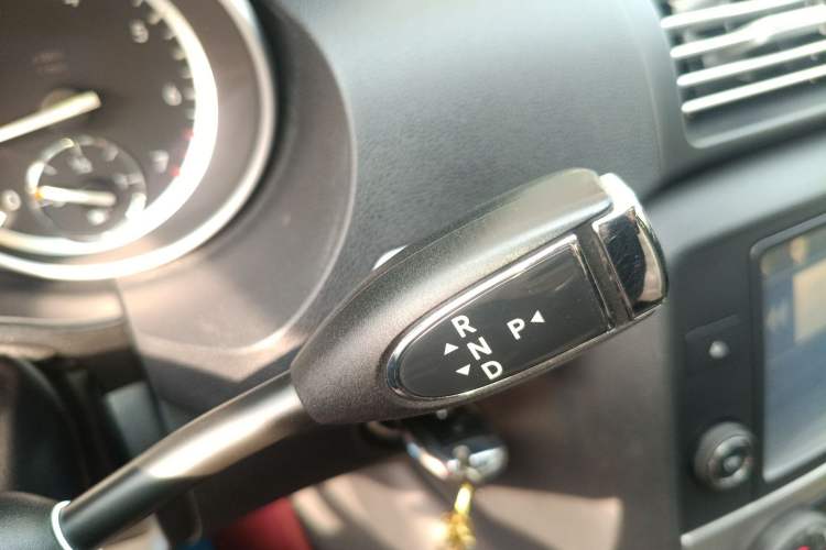 Used Mercedes-Benz R-Class 2015 R 320 4MATIC Luxury Model Gear Lever