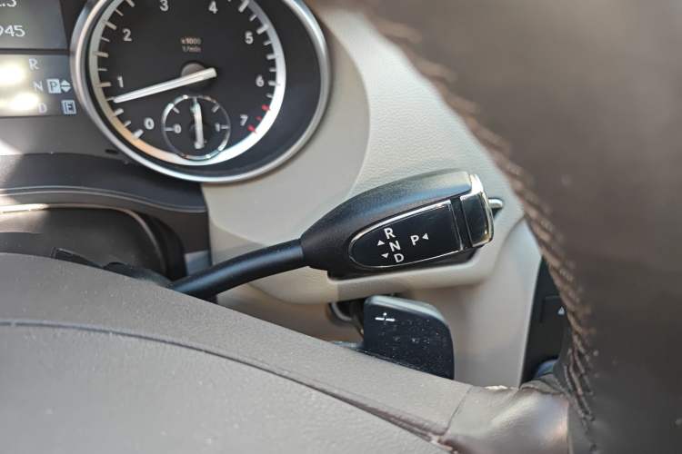 Used Mercedes-Benz R-Class 2015 R 320 4MATIC Luxury Model Gear Lever