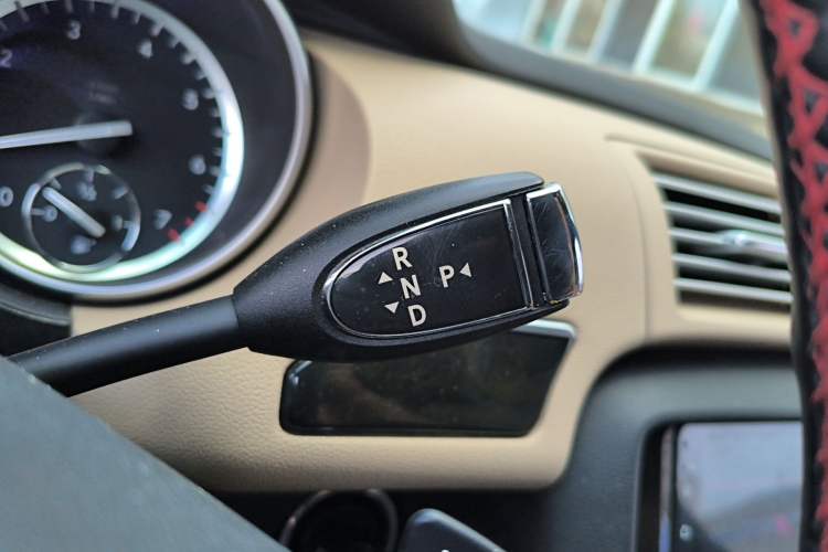 Used Mercedes-Benz R-Class 2015 R 320 4MATIC Luxury Model Gear Lever