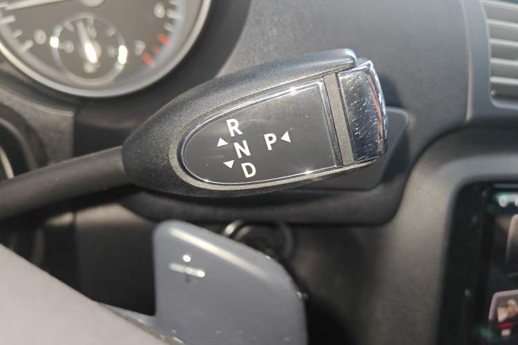 Used Mercedes-Benz R-Class 2015 R 320 4MATIC Luxury Model Gear Lever