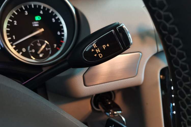 Used Mercedes-Benz R-Class 2015 R 320 4MATIC Luxury Model Gear Lever