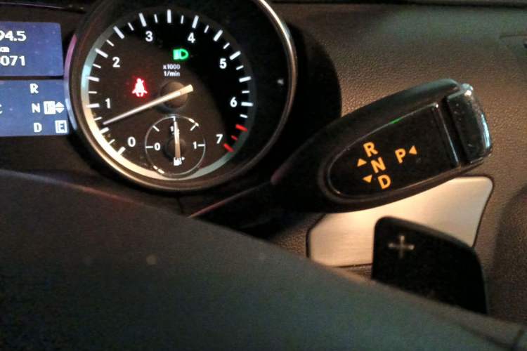 Used Mercedes-Benz R-Class 2015 R 320 4MATIC Luxury Model Gear Lever