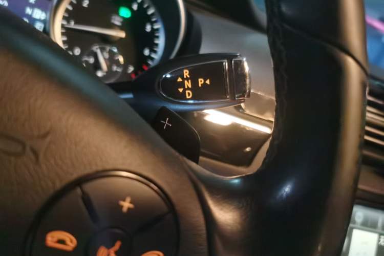 Used Mercedes-Benz R-Class 2015 R 400 4MATIC Business Model Gear Lever