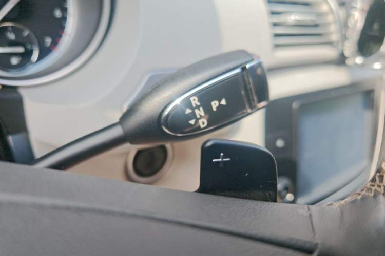Used Mercedes-Benz R-Class 2015 R 320 4MATIC Luxury Model Gear Lever