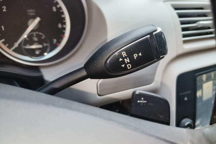 Used Mercedes-Benz R-Class 2015 R 320 4MATIC Luxury Model Gear Lever